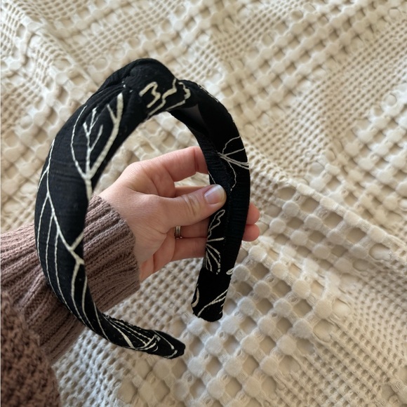 Sseko black and white floral headband - Picture 3 of 3